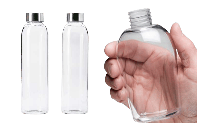 Duas garrafas de vidro transparente com tampa metálica prateada e um frasco cosmético transparente sendo segurado por uma mão, peças impressas em resina transparente HAN Clear via SLA a laser, fotografia de produto realista sobre fundo branco